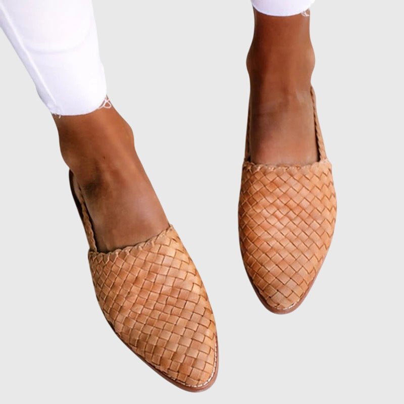 Orthopedic sandals for women featuring three-arch support, designed for comfort and style, perfect for all-day wear.
0